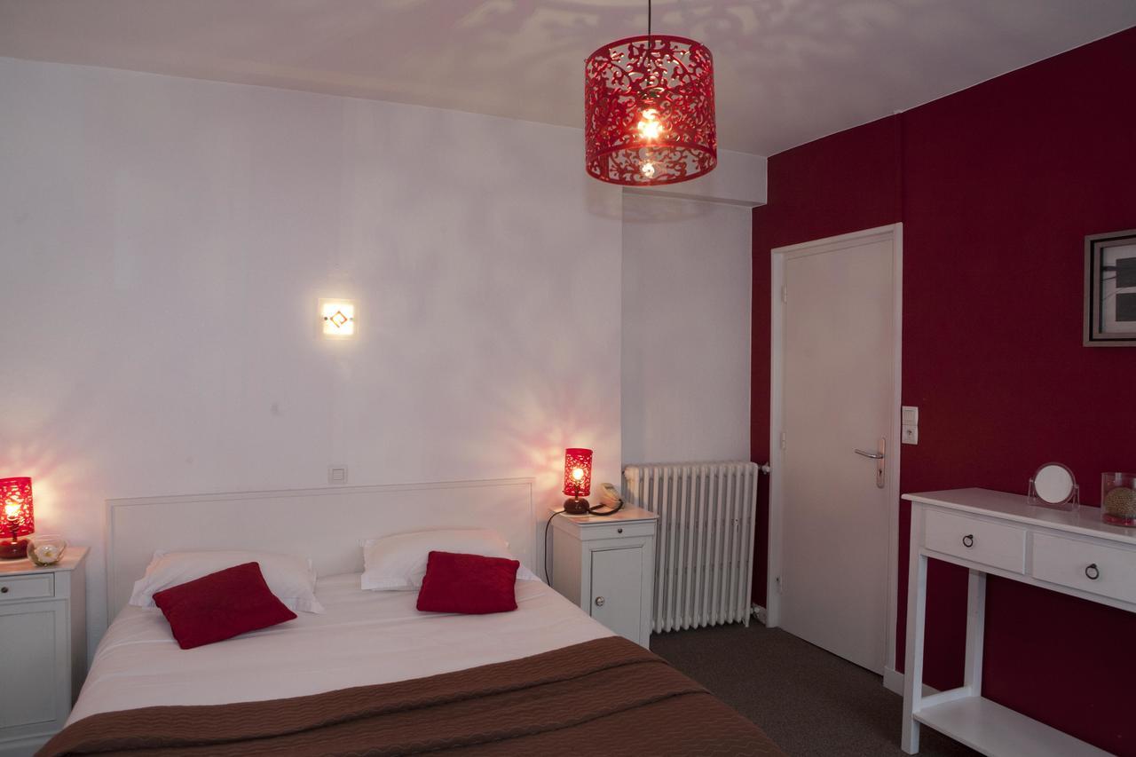 Logis Hotel Le Chrismas Châteaulin Esterno foto