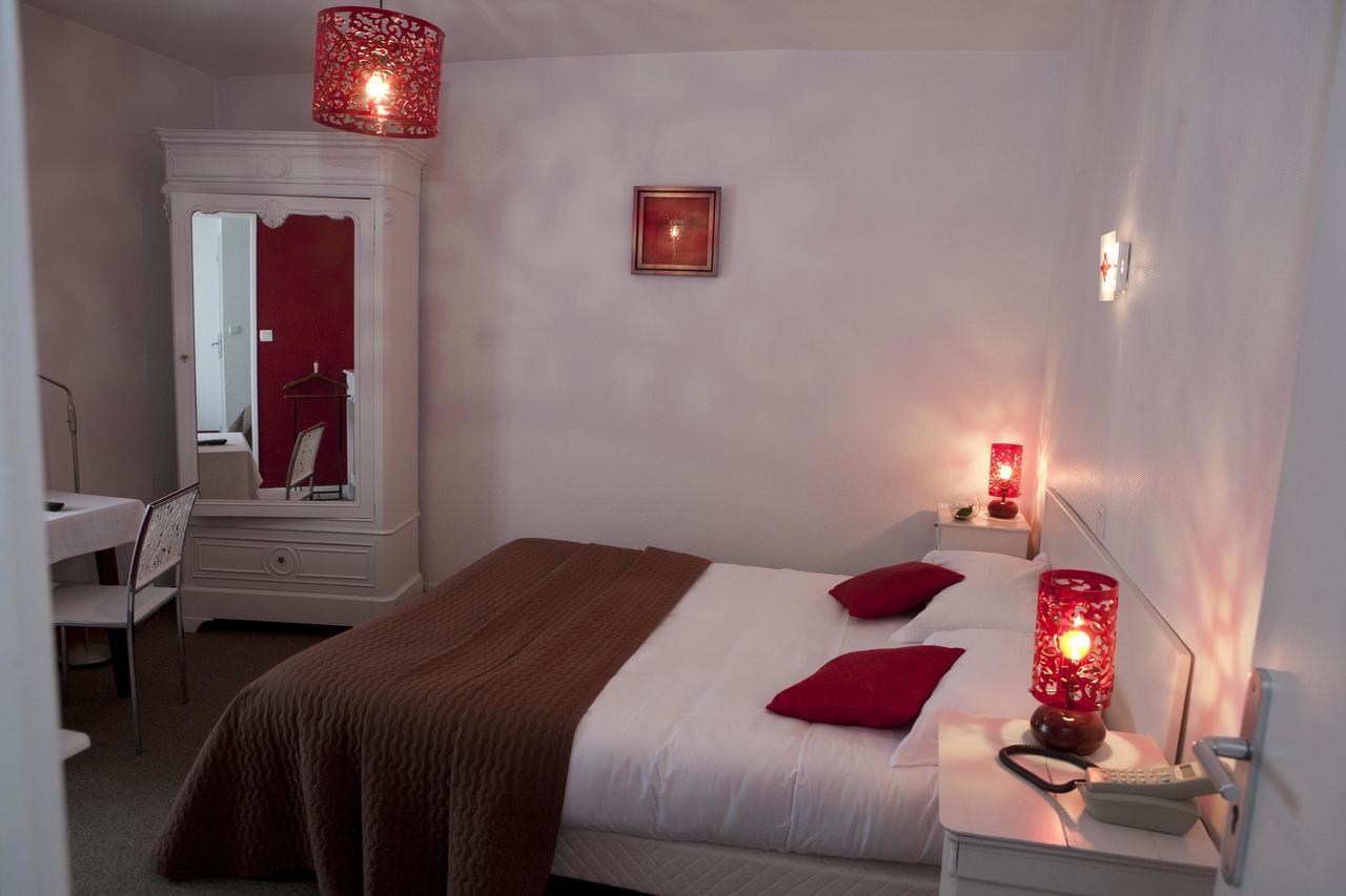 Logis Hotel Le Chrismas Châteaulin Esterno foto